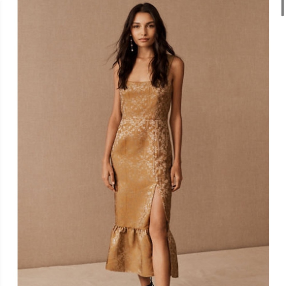 Sachin & Babi Chatham dress in a beautiful gold with a shimmery pattern.